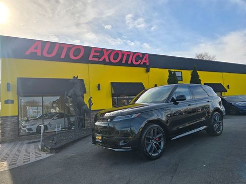 Used 2024 Land Rover Range Rover Sport Dynamic SE AWD/4WD image 1