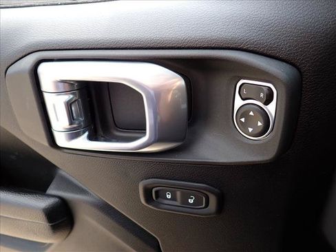 Used 2023 Jeep Wrangler Unlimited w/ Cold Weather Group AWD/4WD image 10