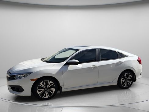 Used 2018 Honda Civic EX-L image 2