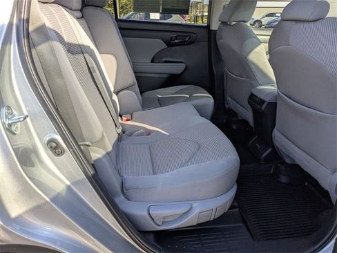 Used 2023 Toyota Highlander LE image 35