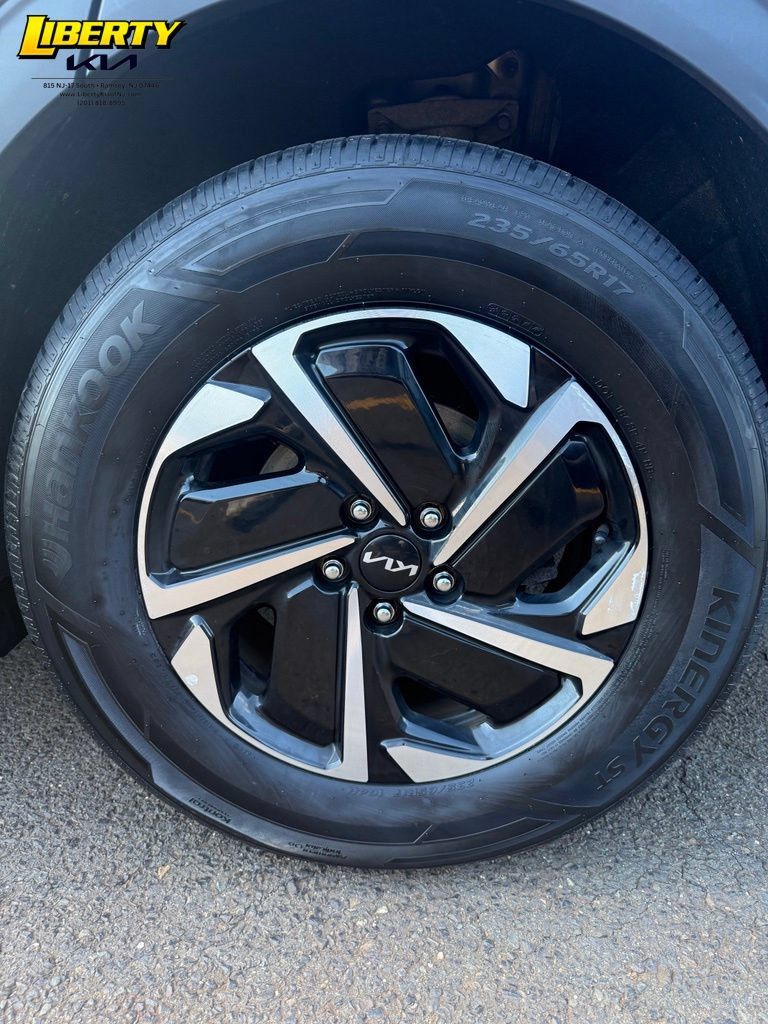 Used 2023 Kia Sportage LX AWD/4WD image 16