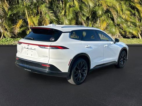 Used 2025 Toyota Crown Signia w/ Advanced Technology Package image 5