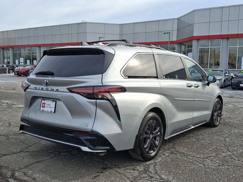 Certified 2024 Toyota Sienna XSE image 7