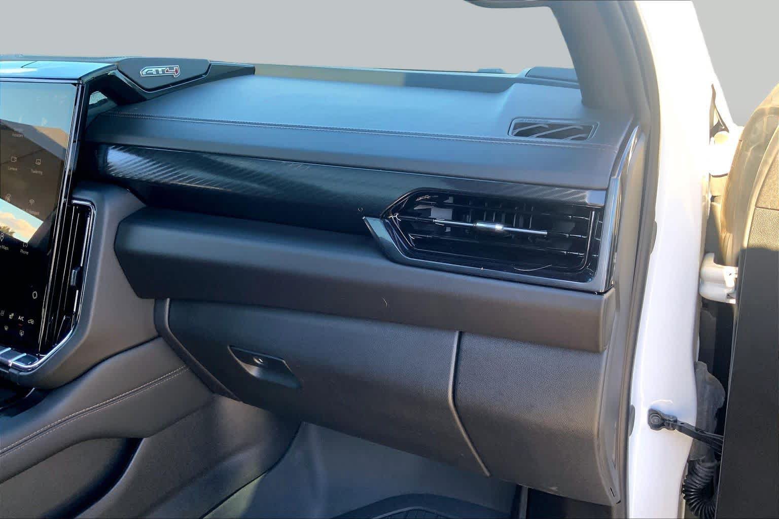 Used 2025 GMC Yukon AT4 w/ AT4 Premium Plus Package AWD/4WD image 18