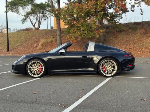 Used 2019 Porsche 911 image 6