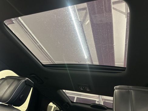 Used 2022 Land Rover Discovery HSE R-Dynamic image 22