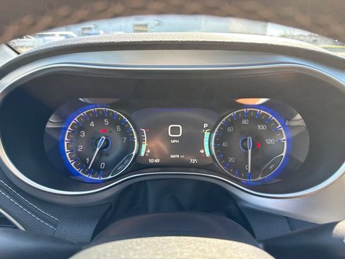 Used 2026 Chrysler Pacifica Limited FWD image 35
