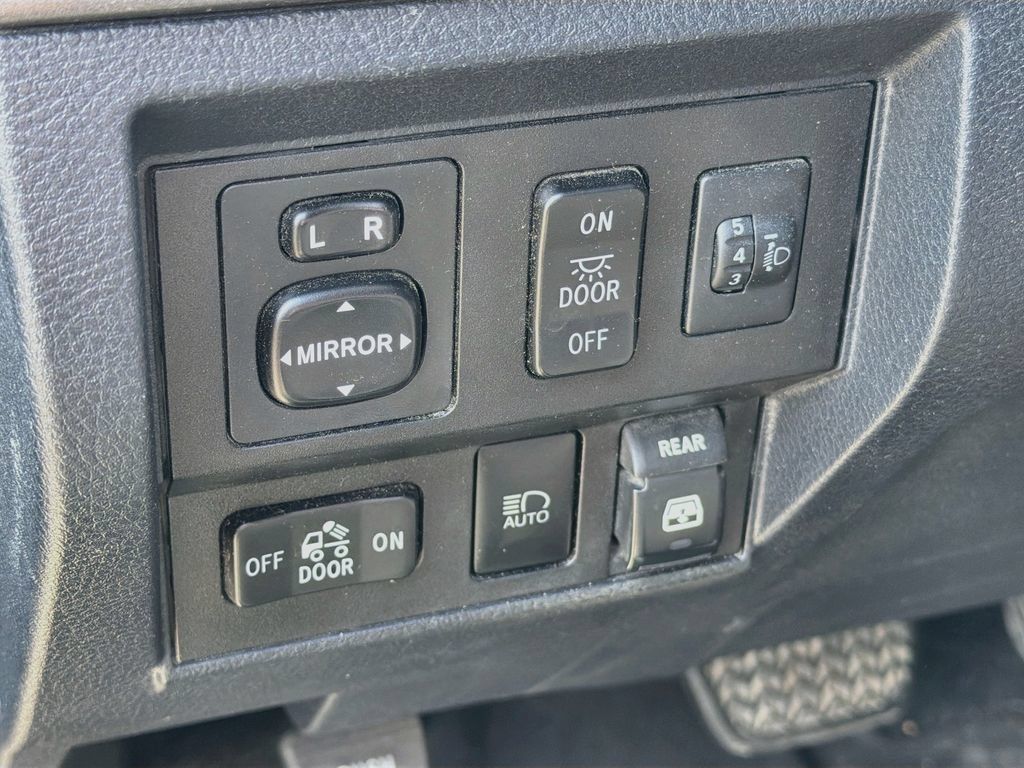 Used 2018 Toyota Tundra SR5 w/ TRD Off Road Package AWD/4WD image 10