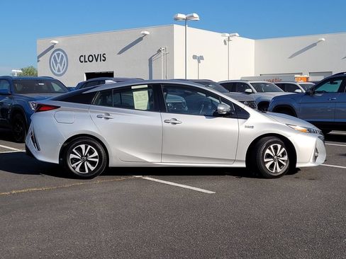 Used 2017 Toyota Prius Prime Advanced w/ Carpet Mat Package FWD image 5