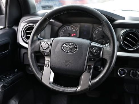 Used 2019 Toyota Tacoma TRD Sport image 30