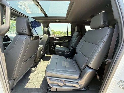 New 2026 Chevrolet Suburban Z71 w/ Z71 Off-Road Package AWD/4WD image 25