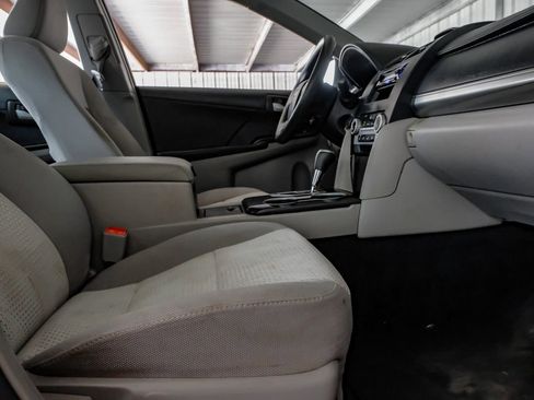 Used 2012 Toyota Camry LE image 29