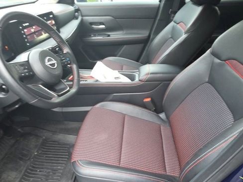 Used 2025 Nissan Kicks SR w/ SR Premium Package FWD image 12