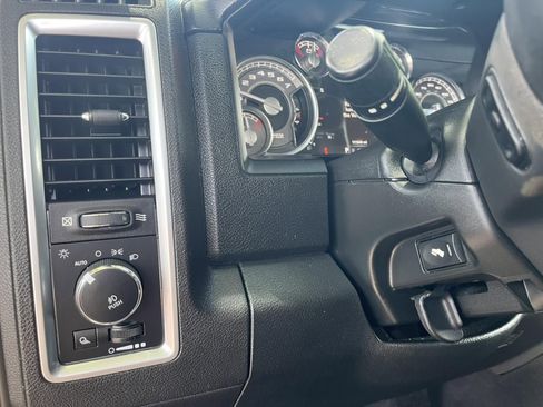 Used 2017 RAM 1500 Limited RWD image 12