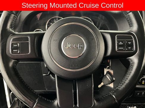 Used 2016 Jeep Wrangler Unlimited Sahara AWD/4WD image 3