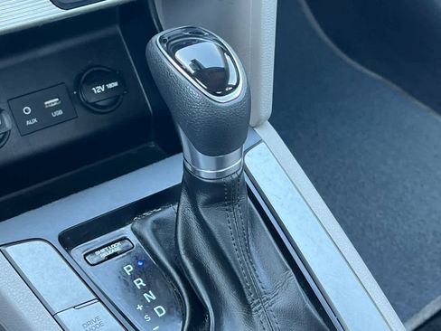 Used 2019 Hyundai Elantra SEL image 25