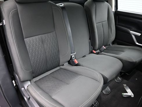 Used 2017 Nissan Titan SV AWD/4WD image 33
