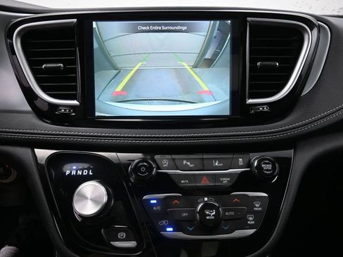 Used 2026 Chrysler Pacifica Limited w/ S Appearance Package FWD image 9