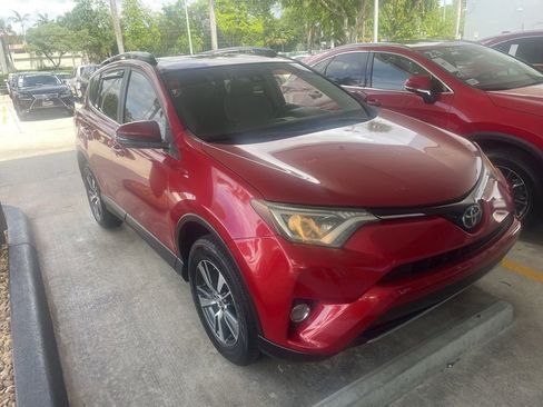 Used 2017 Toyota RAV4 XLE FWD image 1