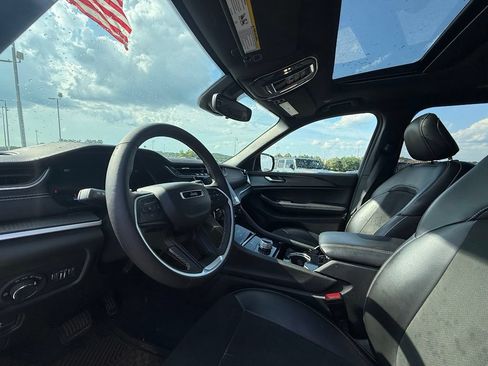Used 2023 Jeep Grand Cherokee L Laredo AWD/4WD image 19