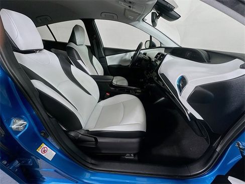 Used 2019 Toyota Prius XLE image 7