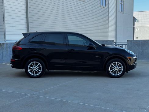 Used 2016 Porsche Cayenne w/ Premium Package image 2