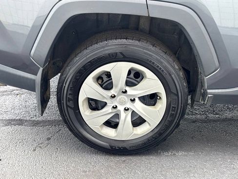 Used 2021 Toyota RAV4 LE FWD image 22