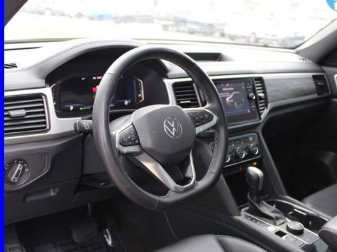 Used 2022 Volkswagen Atlas Cross Sport SE w/ Panoramic Sunroof Package image 19