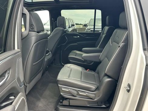Used 2024 Cadillac Escalade ESV Sport w/ LPO, ONYX Package AWD/4WD image 17