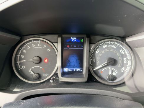 Used 2019 Toyota Tacoma TRD Sport image 16