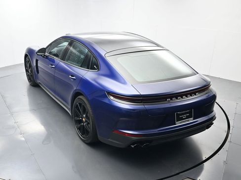 Used 2025 Porsche Panamera image 37