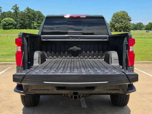 Used 2025 Chevrolet Silverado 1500 ZR2 w/ Technology Package AWD/4WD image 10