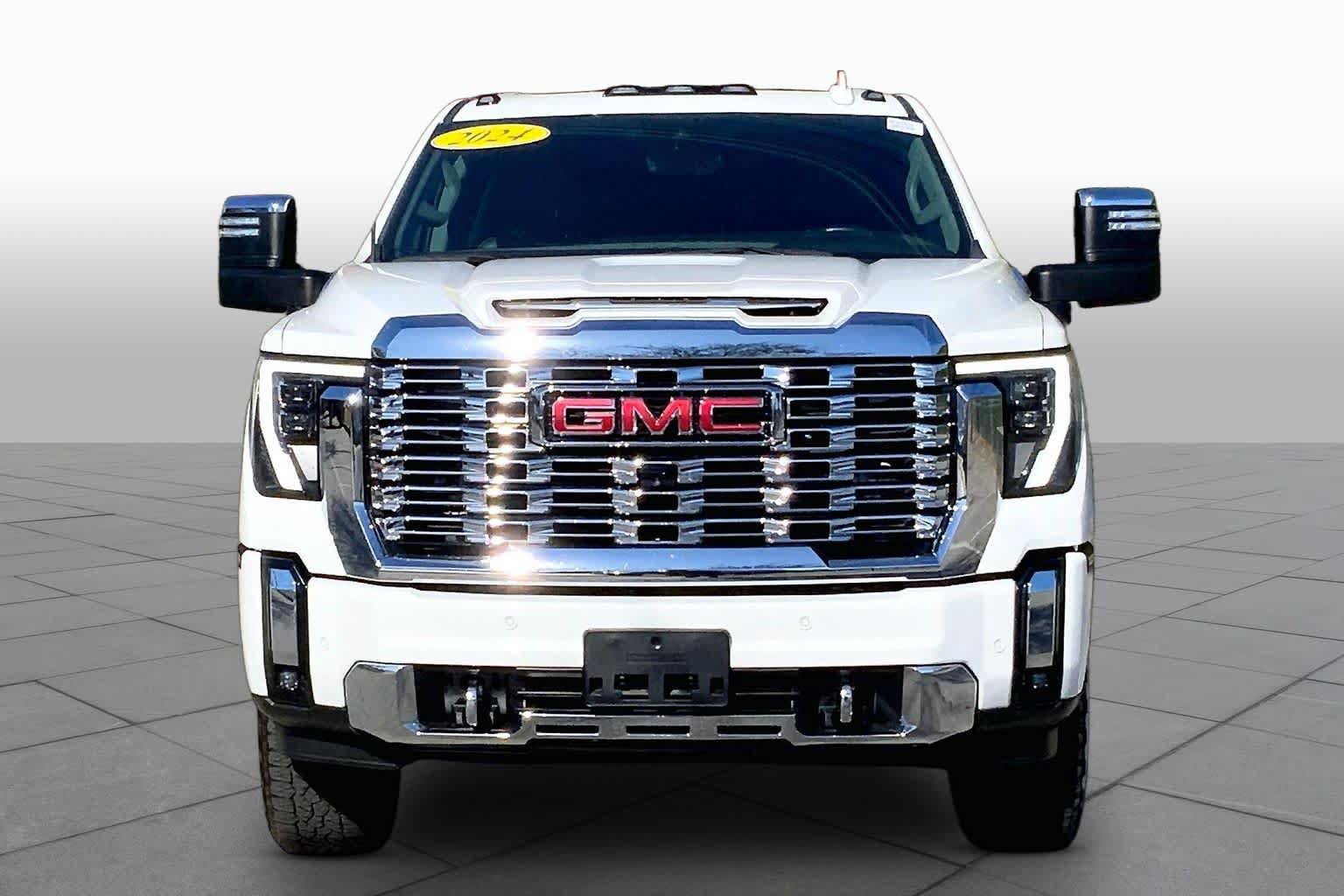 Used 2024 GMC Sierra 2500 Denali w/ Denali Reserve Package AWD/4WD image 3