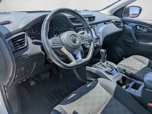 Used 2017 Nissan Rogue Sport SV w/ SV Premium Package FWD image 18