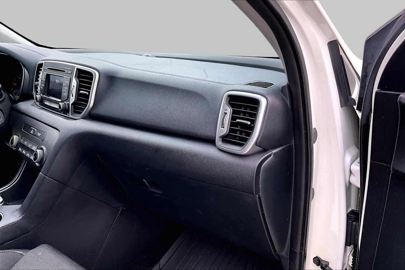 Used 2018 Kia Sportage LX FWD image 16