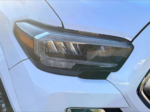 Used 2020 Toyota Tacoma Limited image 29