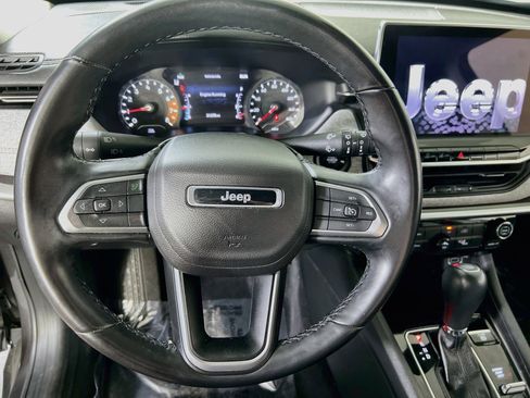 Used 2022 Jeep Compass Latitude AWD/4WD image 11