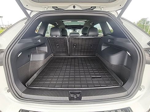 Certified 2025 Volkswagen Tiguan SE R-Line AWD/4WD image 22