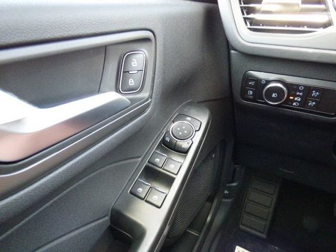 New 2025 Ford Escape SE image 28