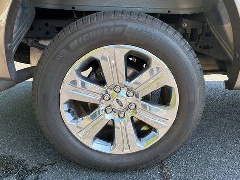 Used 2020 Ford F150 Lariat w/ Equipment Group 502A Luxury AWD/4WD image 20