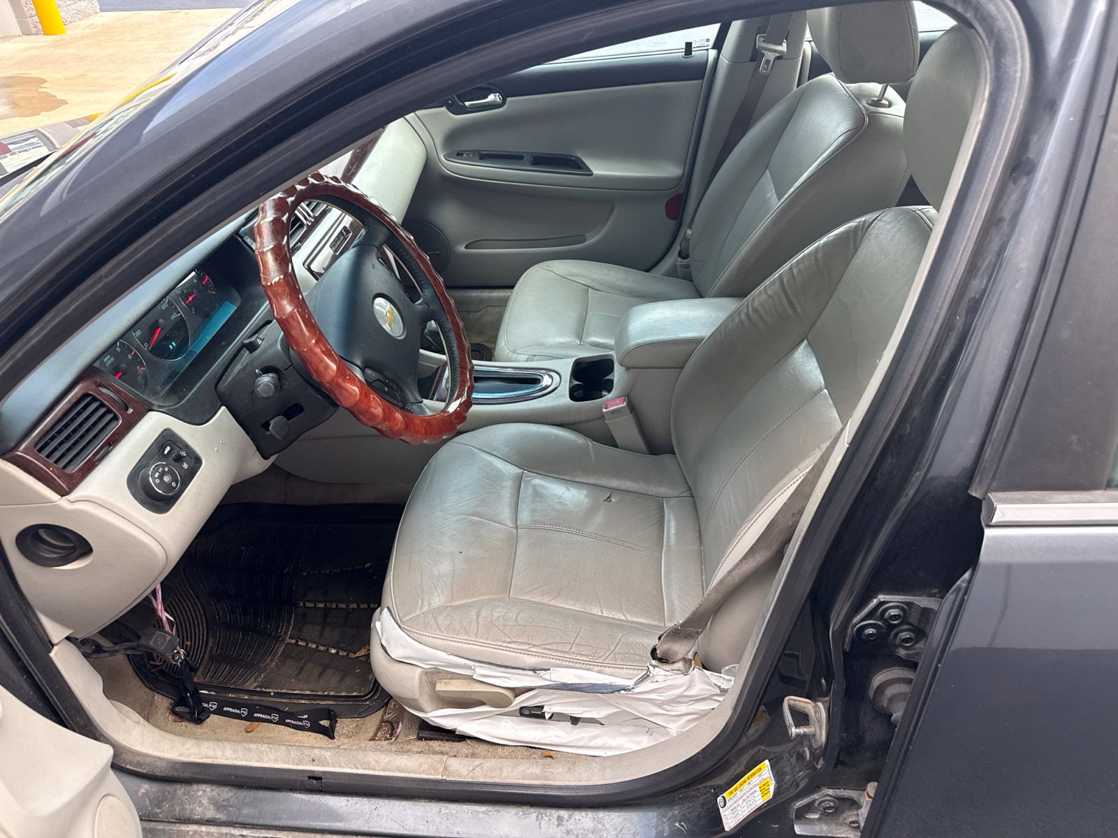 Used 2010 Chevrolet Impala LTZ FWD image 6