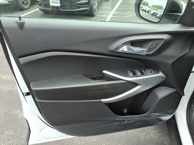New 2026 Chevrolet Trax RS w/ Sunroof Package FWD image 11