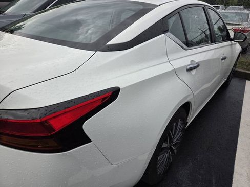 Used 2025 Nissan Altima 2.5 SV FWD image 9