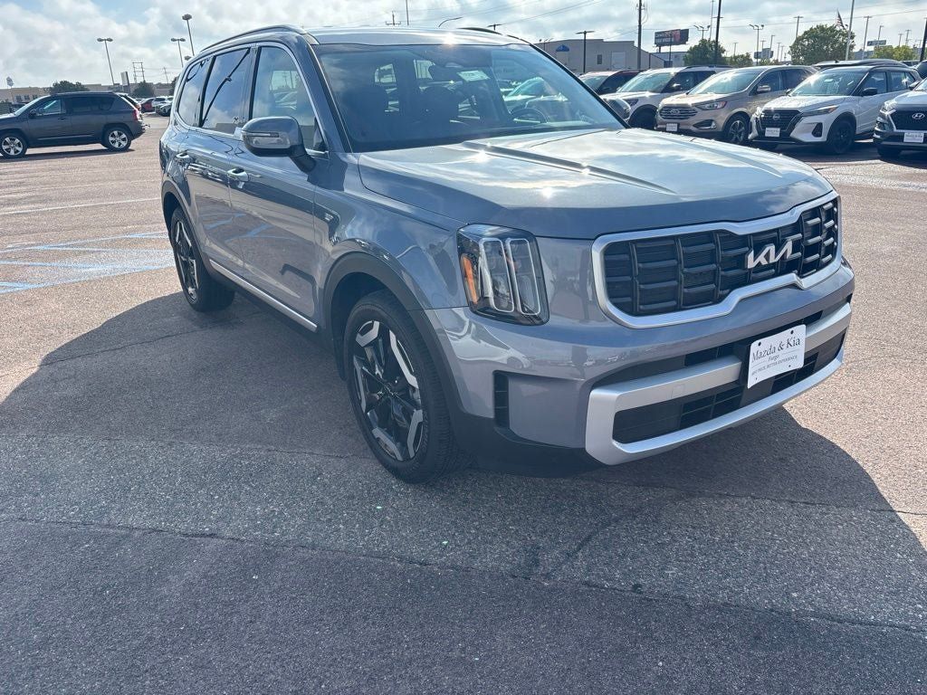 Used 2024 Kia Telluride S FWD image 3