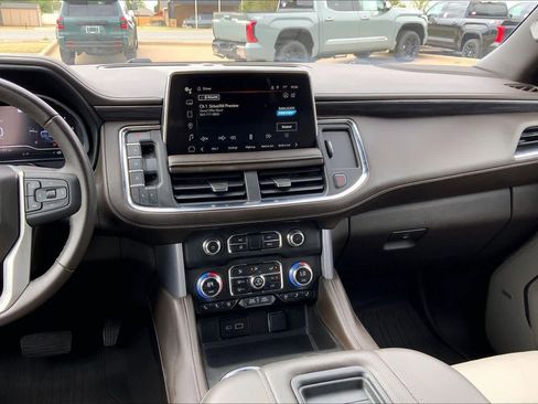 Used 2023 GMC Yukon SLT image 7