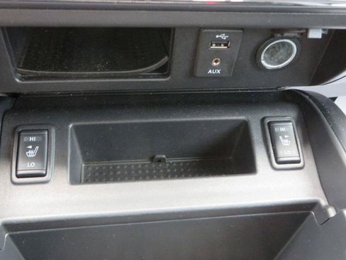 Used 2018 Nissan Titan SV w/ SV Convenience Package RWD image 20
