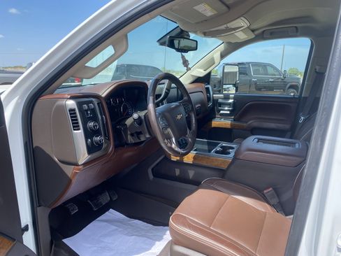 Used 2016 Chevrolet Silverado 2500 High Country w/ Duramax Plus Package image 9