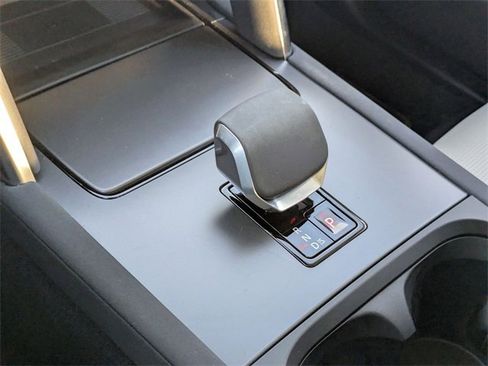 Used 2025 Land Rover Discovery Sport S image 9