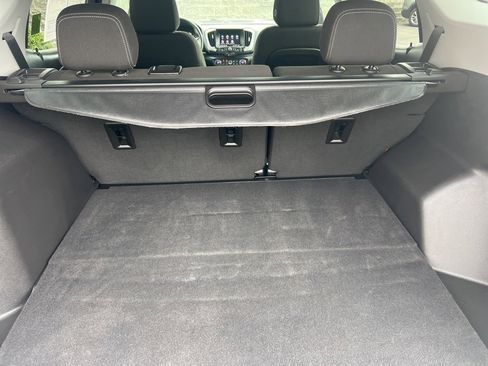 Used 2023 GMC Terrain SLE w/ Driver Convenience Package image 8