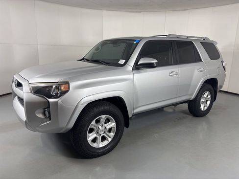 Used 2015 Toyota 4Runner SR5 image 5